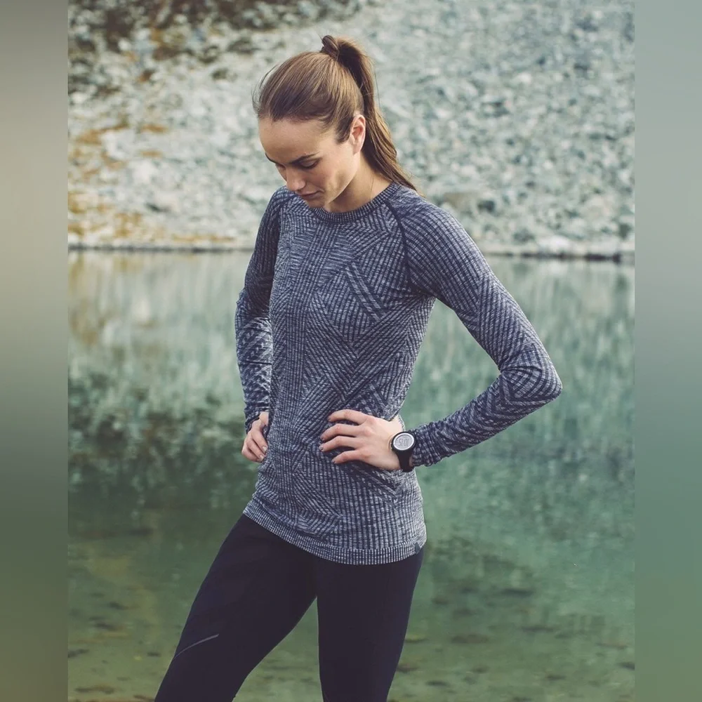 Lululemon Rest Less Pullover in Heathered Cadet Blue Size 10.